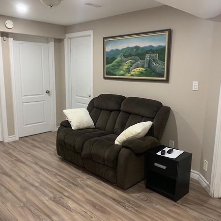 1 Room In A Cozy And Beautiful Basement Guelph Bagian luar foto