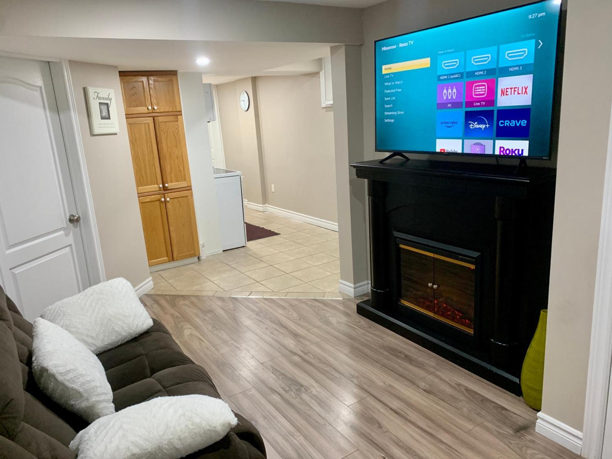 1 Room In A Cozy And Beautiful Basement Guelph Bagian luar foto