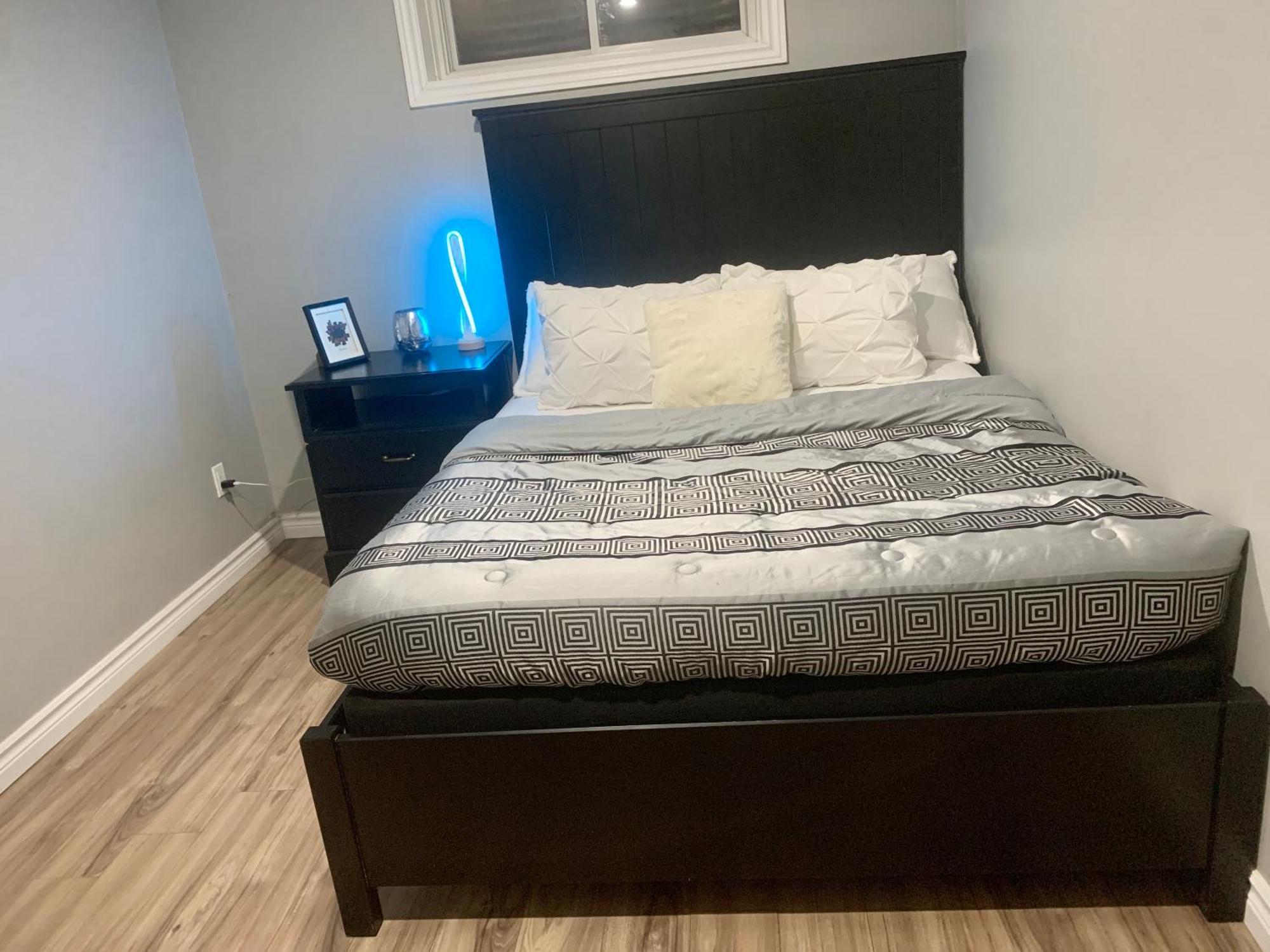 1 Room In A Cozy And Beautiful Basement Guelph Bagian luar foto
