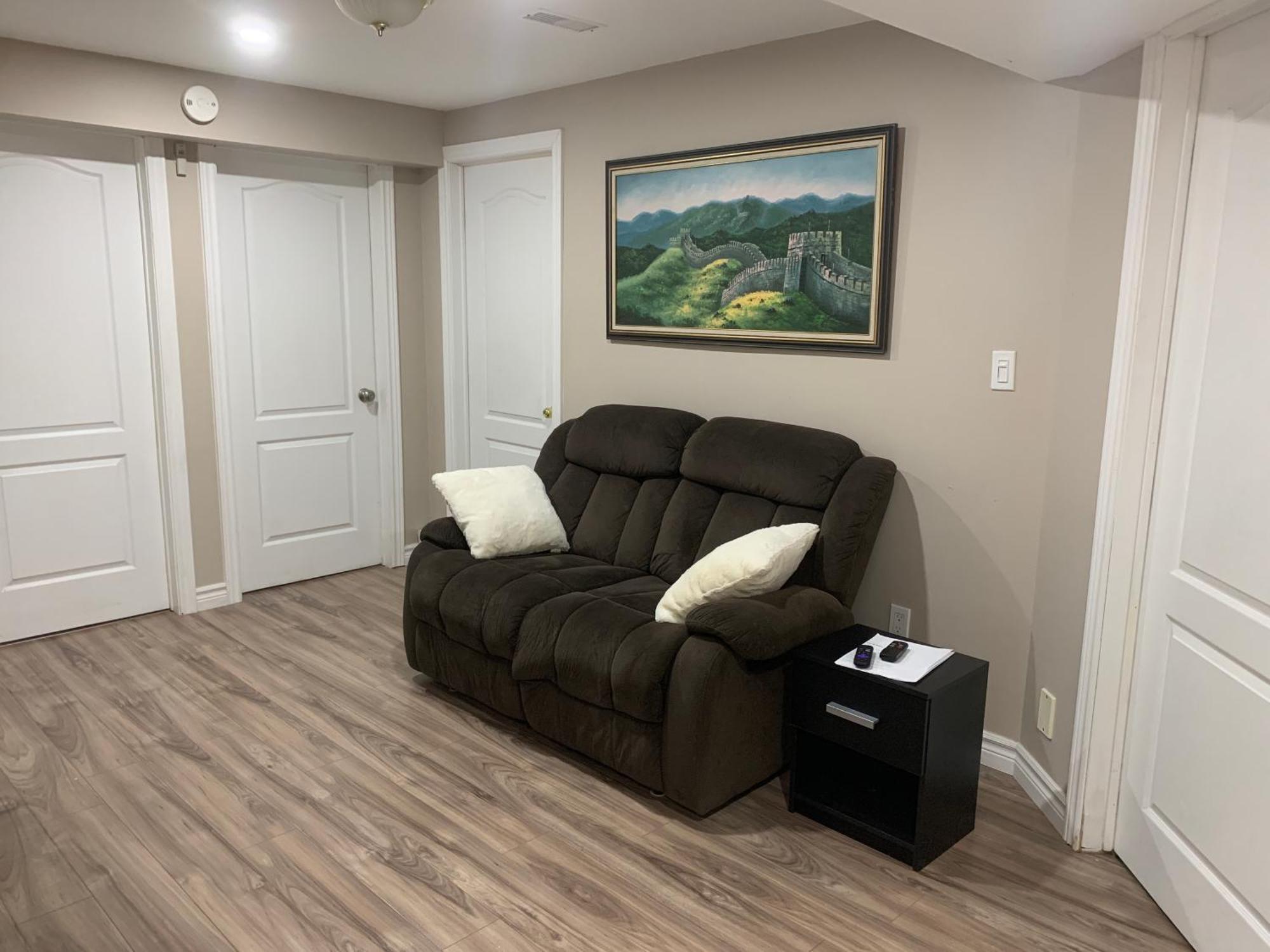 1 Room In A Cozy And Beautiful Basement Guelph Bagian luar foto